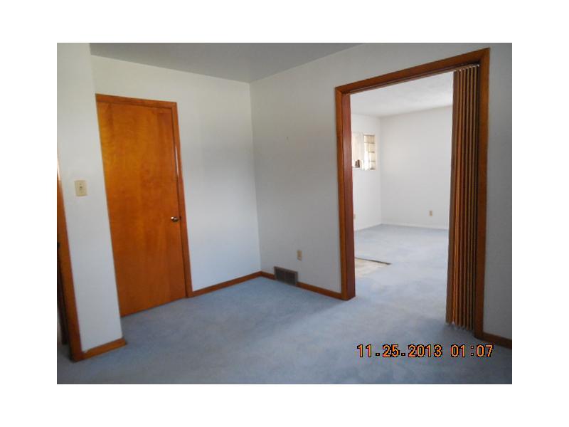 270 Meadowbrook Road Hermitage, PA 16148 - Photo 8 of 14 Bedroom.
