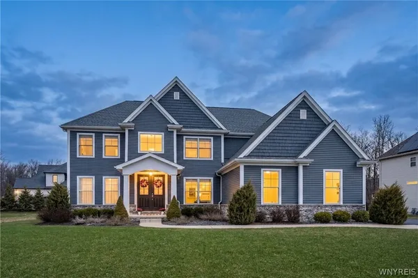 $949,000 | 5527 Meadowglen Drive, Clarence, NY 14032