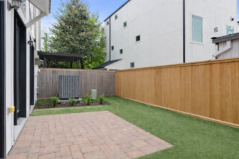 $599,000 | 5621 Cohn Meadow Lane, Houston, TX 77007