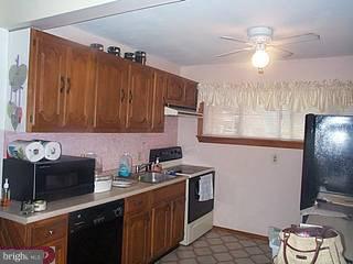 33 Grapevine Road Levittown, PA 19057 - Photo 2 of 6