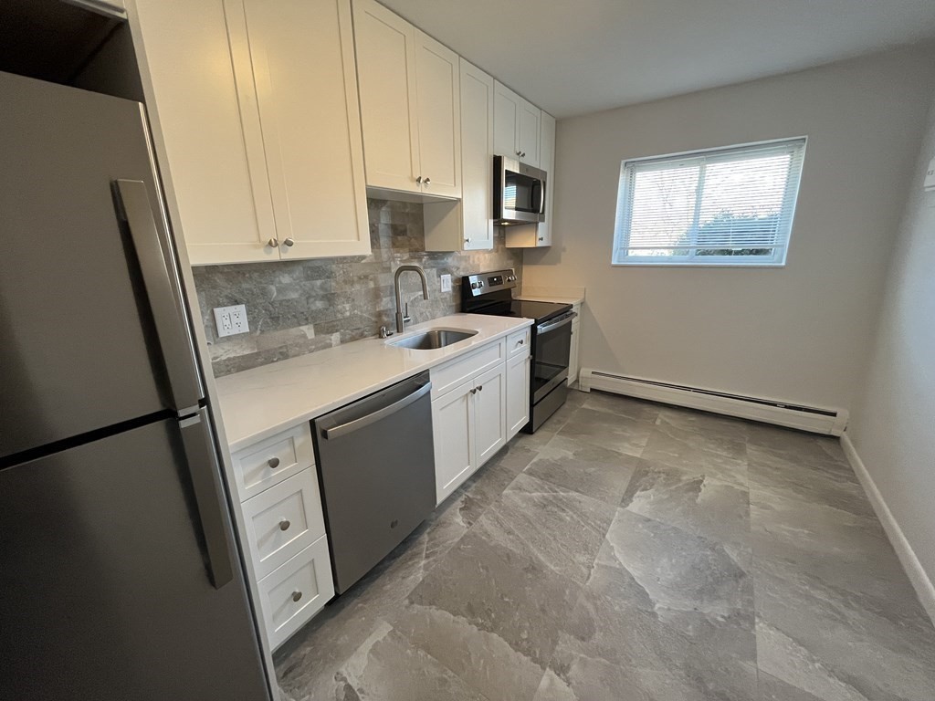33 Westgate Road, Unit 4 Chestnut Hill, MA 02467 - Photo 3 of 16 Gallery Image 3