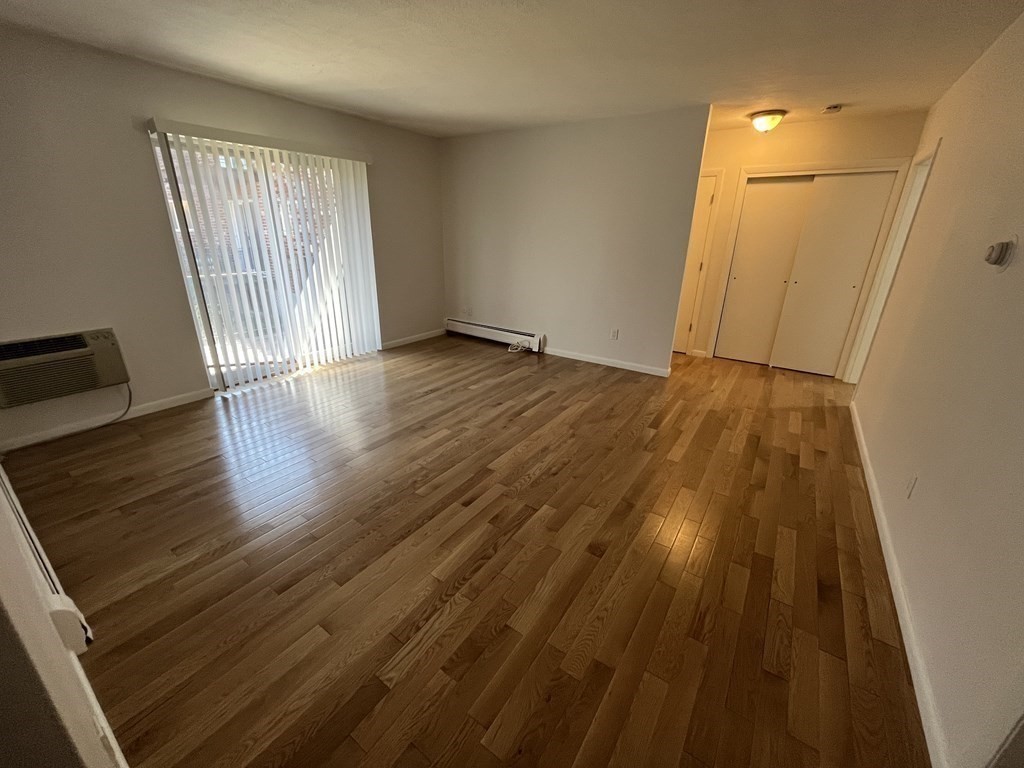 33 Westgate Road, Unit 4 Chestnut Hill, MA 02467 - Photo 4 of 16 Gallery Image 4