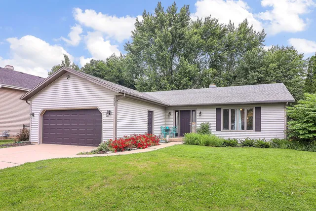 $374,000 | 609 North Lyle Avenue, Elgin, IL 60123