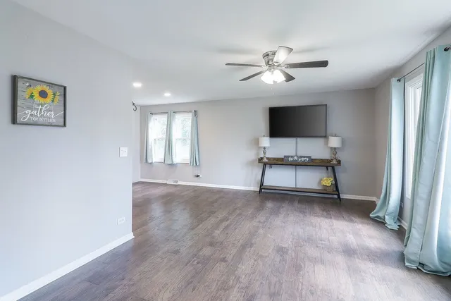 $374,000 | 609 North Lyle Avenue, Elgin, IL 60123