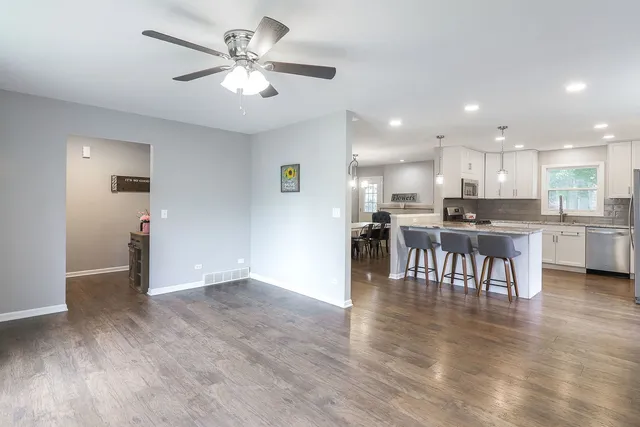 $374,000 | 609 North Lyle Avenue, Elgin, IL 60123