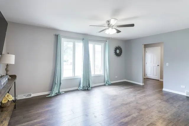 $374,000 | 609 North Lyle Avenue, Elgin, IL 60123