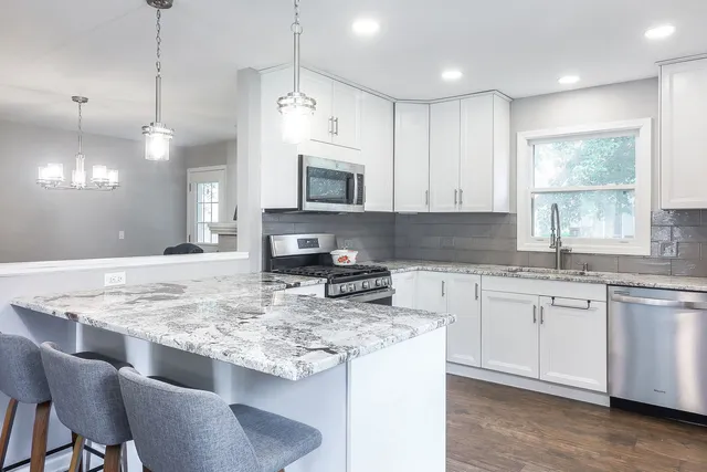 $374,000 | 609 North Lyle Avenue, Elgin, IL 60123