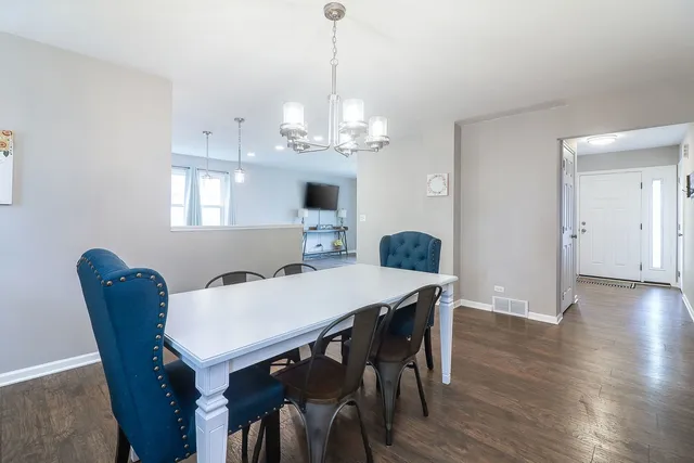 $374,000 | 609 North Lyle Avenue, Elgin, IL 60123