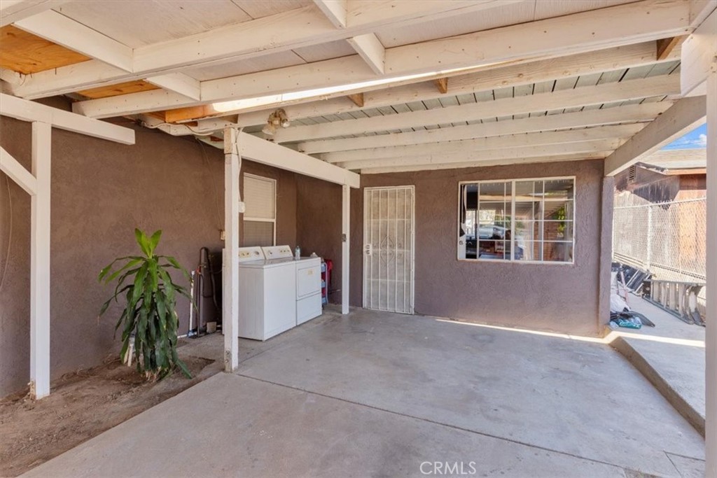 3715 South Neece Street Corona, CA 92879 - Photo 14 of 20 a view of livingroom with potted plants