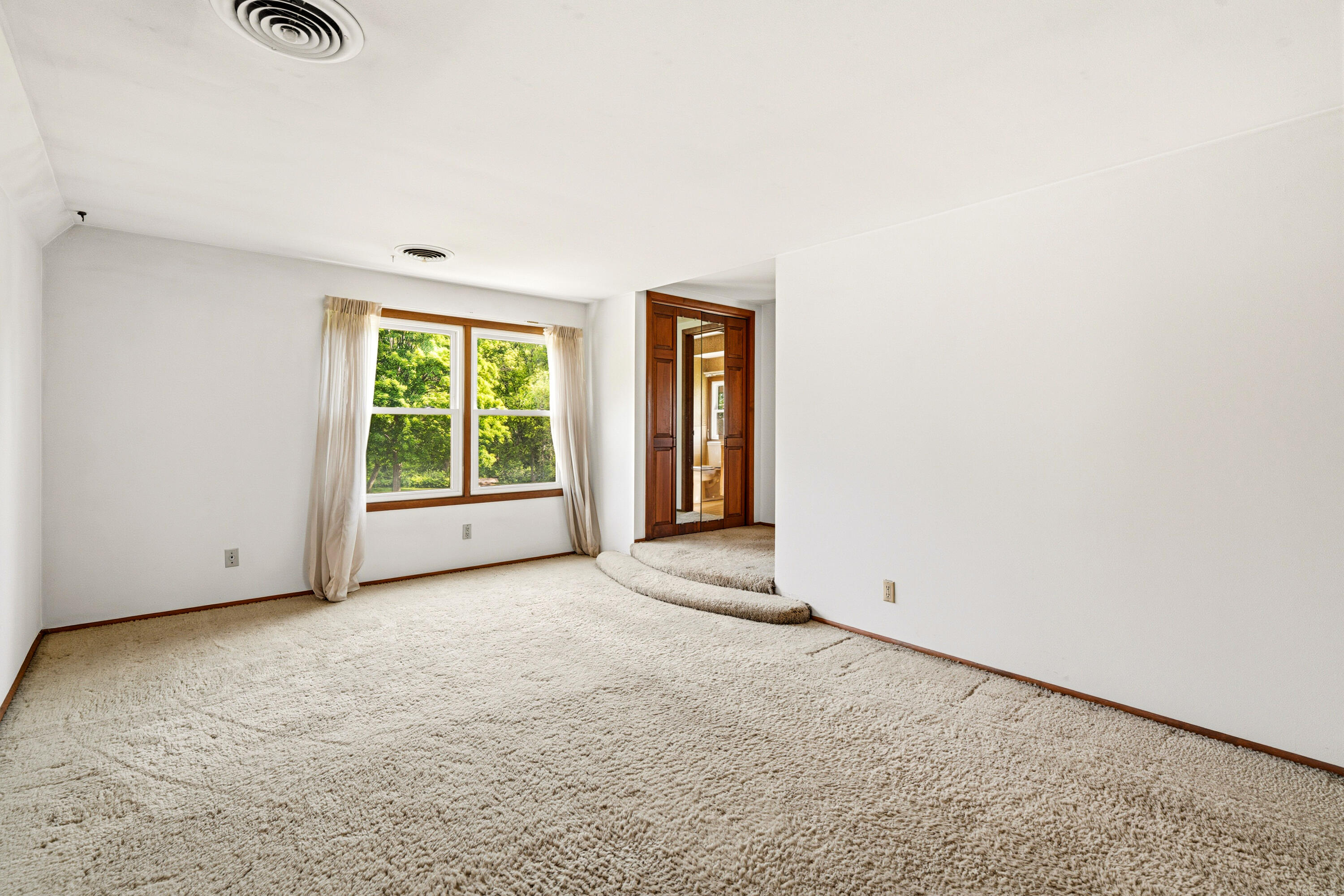 19272 West Coffee Road New Berlin, WI 53146 - Photo 20 of 49 Primary Bedroom