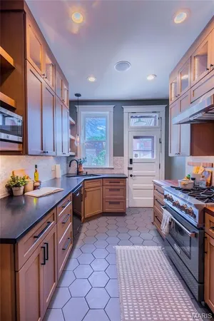 $359,900 | 3832 Connecticut Street, St. Louis, MO 63116