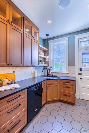 $359,900 | 3832 Connecticut Street, St. Louis, MO 63116