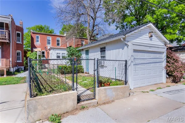 $359,900 | 3832 Connecticut Street, St. Louis, MO 63116