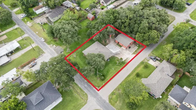 $325,000 | 4704 1st Street, Bacliff, TX 77518