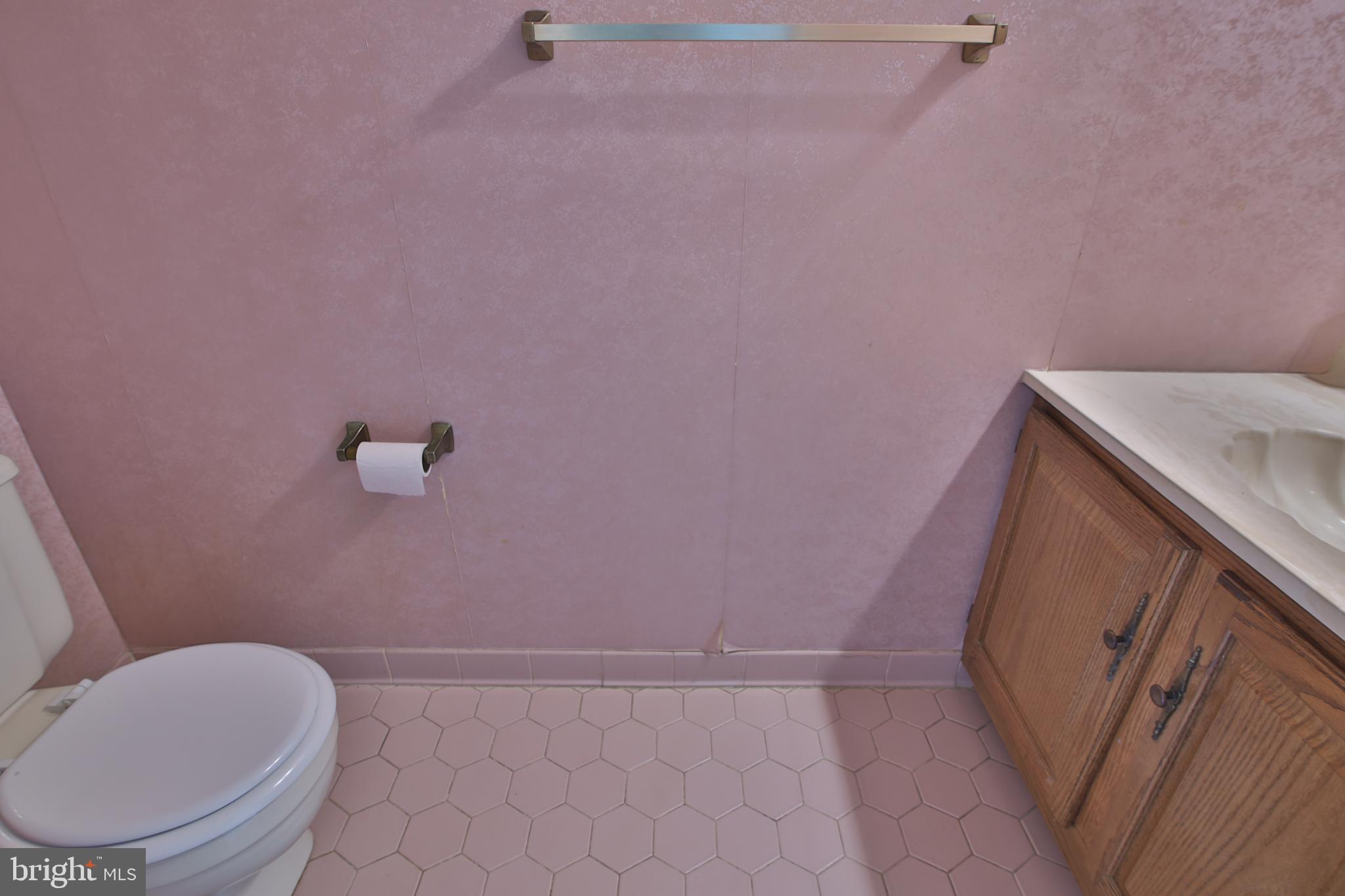 2142 Colonel Way Odenton, MD 21113 - Photo 12 of 25 Main Level Powder Room