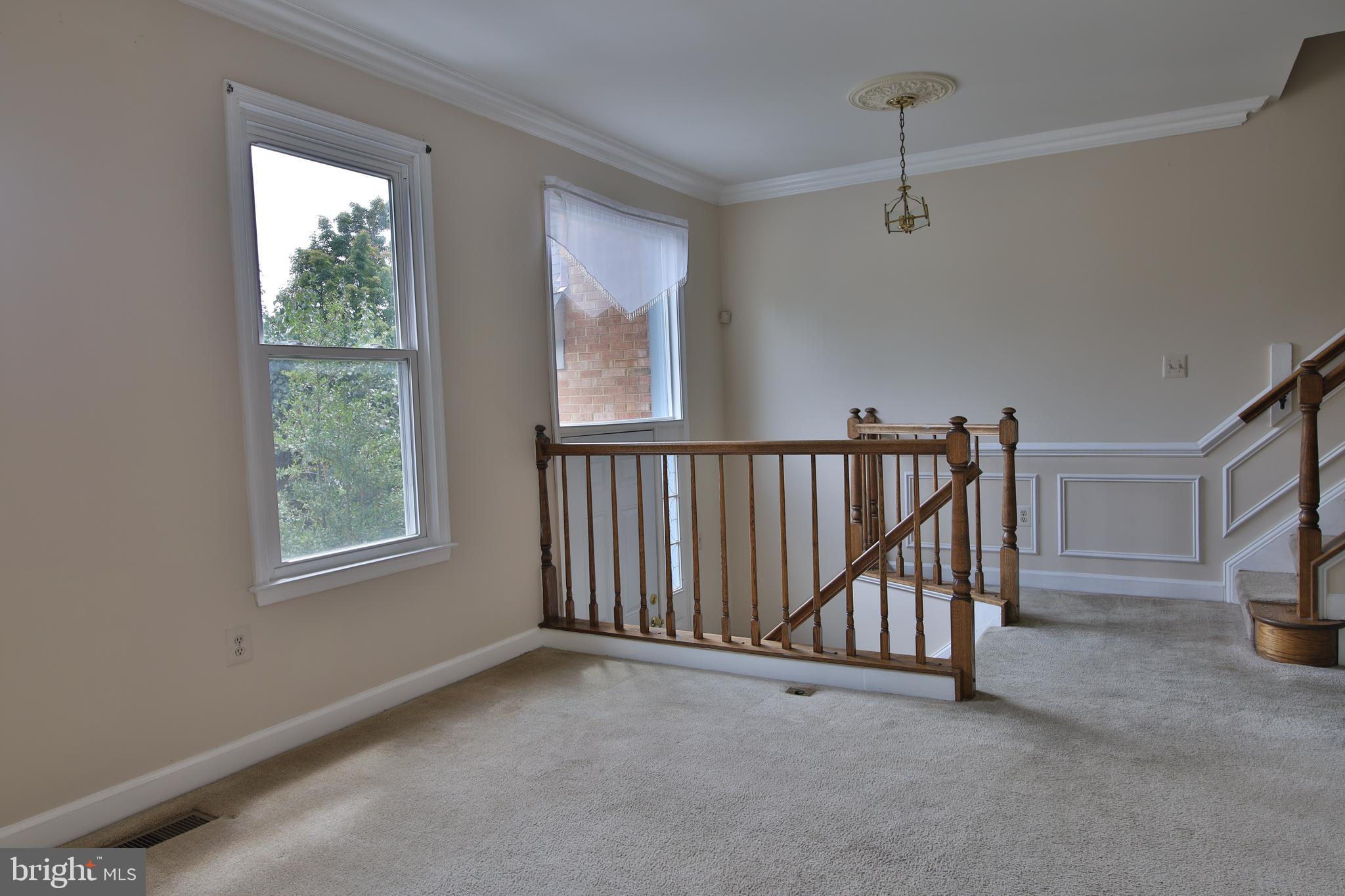 2142 Colonel Way Odenton, MD 21113 - Photo 3 of 25 Living Room