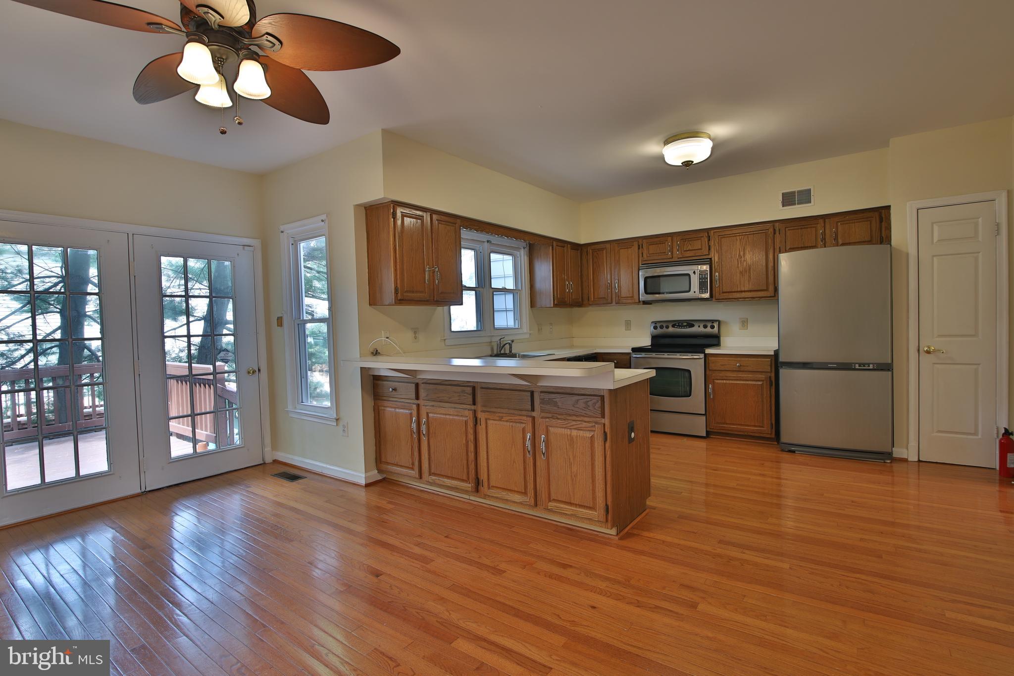 2142 Colonel Way Odenton, MD 21113 - Photo 10 of 25 Fully Appointed Eat in Kitchen