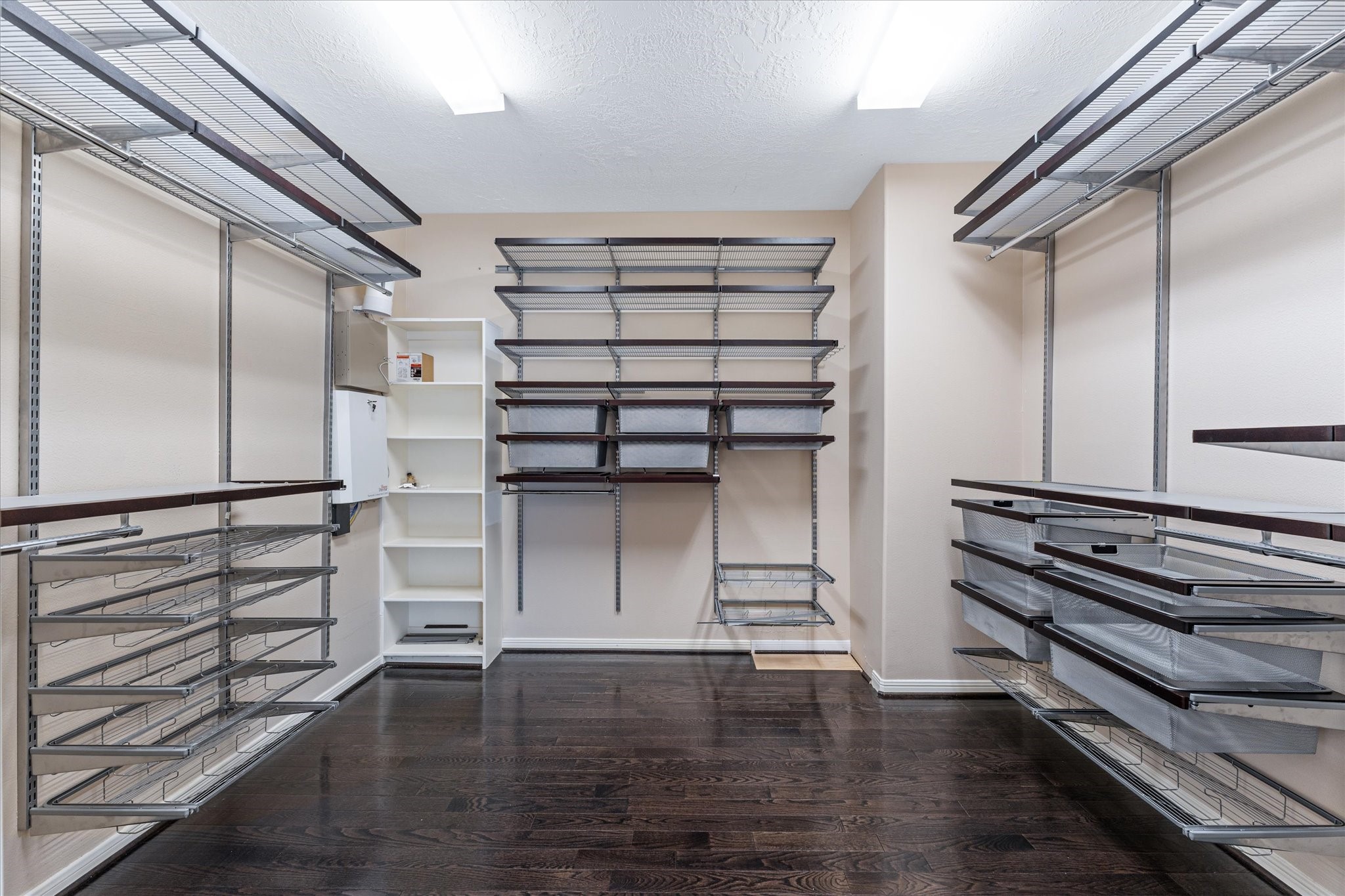 447 North Gate Stone Houston, TX 77007 - Photo 10 of 38 Primary Closet
