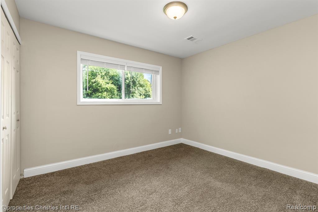 176 Barrington Road Bloomfield Hills, MI 48302 - Photo 27 of 41