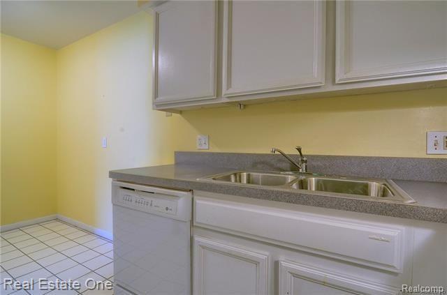 29606 Middlebelt Road Farmington, MI 48334 - Photo 10 of 22
