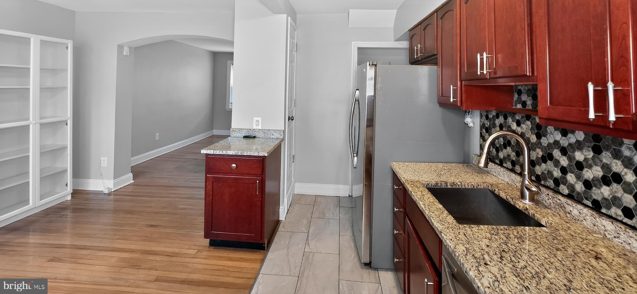 8303 Ridgely Oak Road Parkville, MD 21234 - Photo 11 of 32