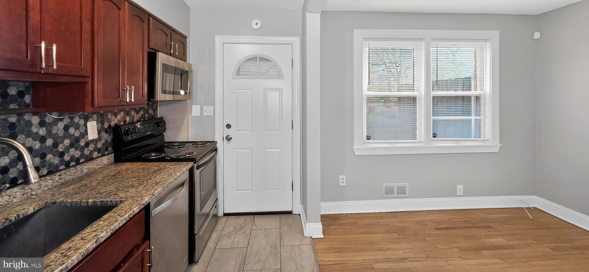 8303 Ridgely Oak Road Parkville, MD 21234 - Photo 12 of 32