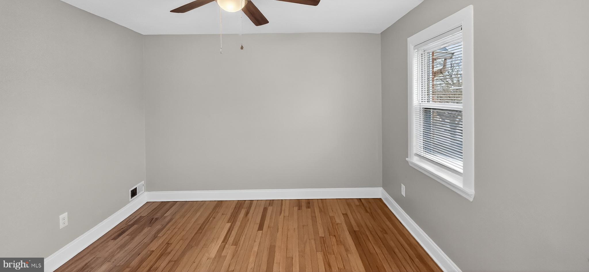 8303 Ridgely Oak Road Parkville, MD 21234 - Photo 14 of 32