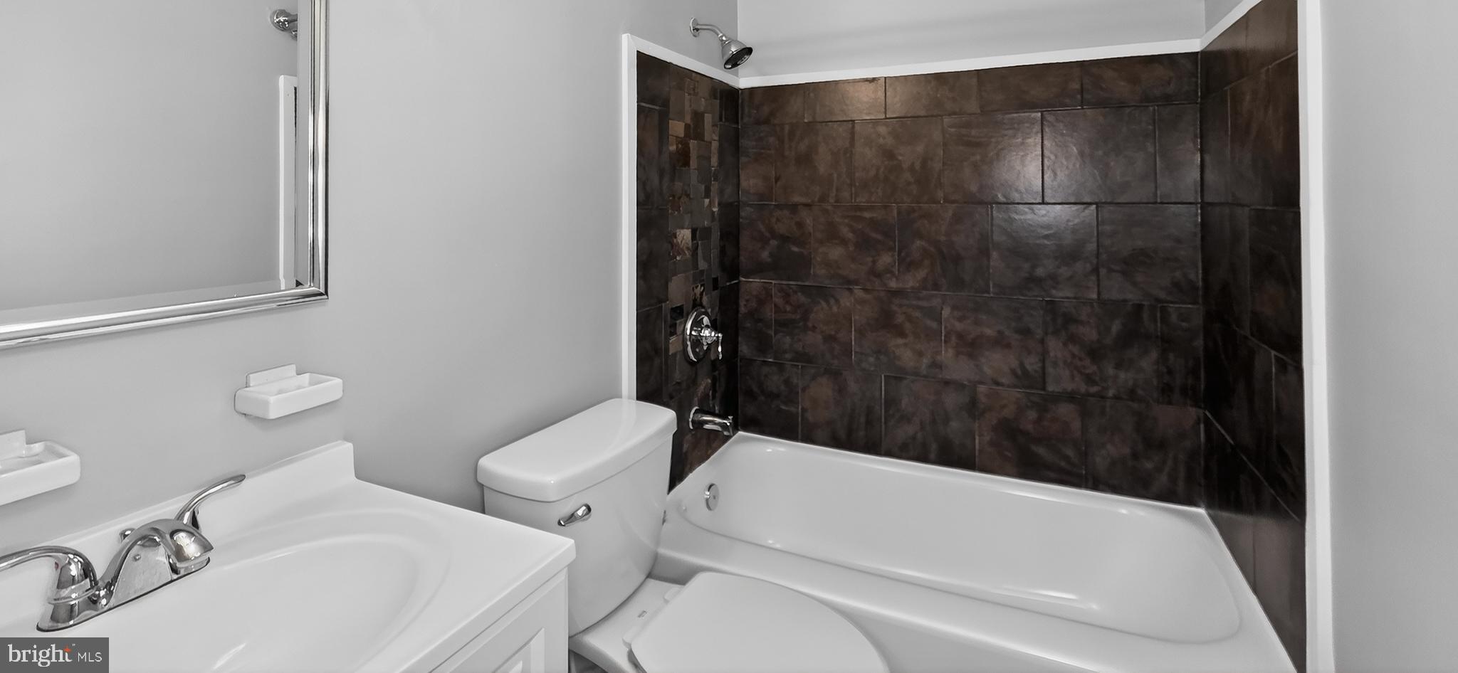 8303 Ridgely Oak Road Parkville, MD 21234 - Photo 21 of 32