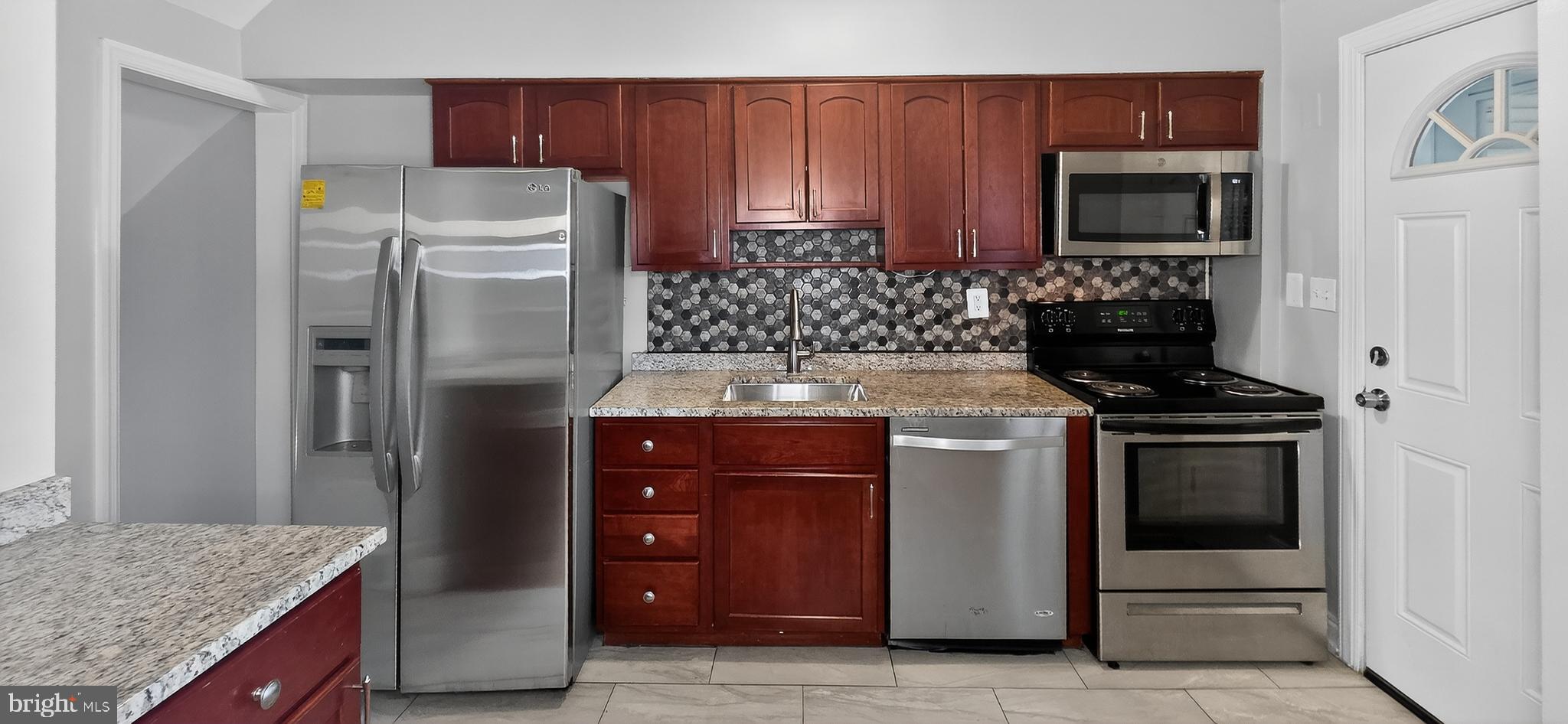 8303 Ridgely Oak Road Parkville, MD 21234 - Photo 9 of 32