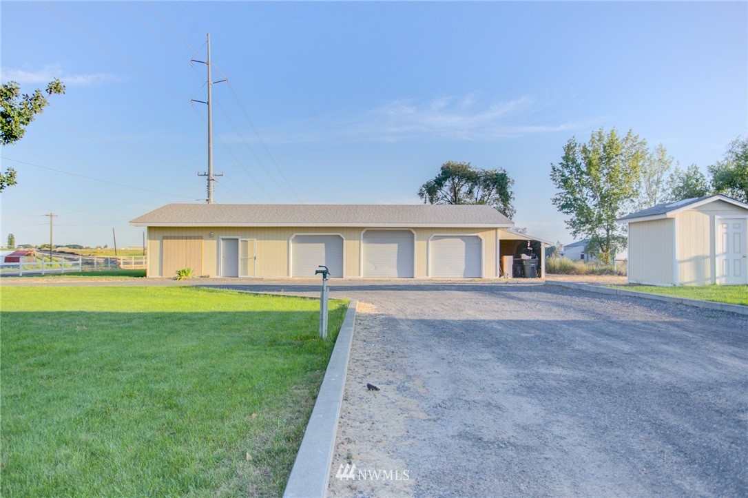 4562 Rd N Northeast Moses Lake, WA 98837 - Photo 2 of 25