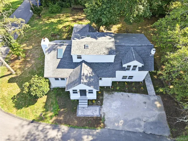 an aerial view of a house with yard swimming pool and outdoor seating