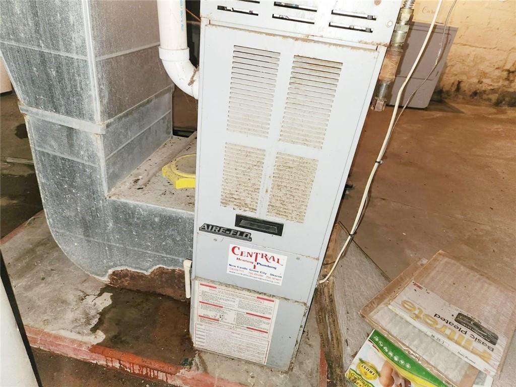 399 Baldwin Avenue Sharon, PA 16146 - Photo 19 of 23 a picture of a bathroom with shower and bathtub