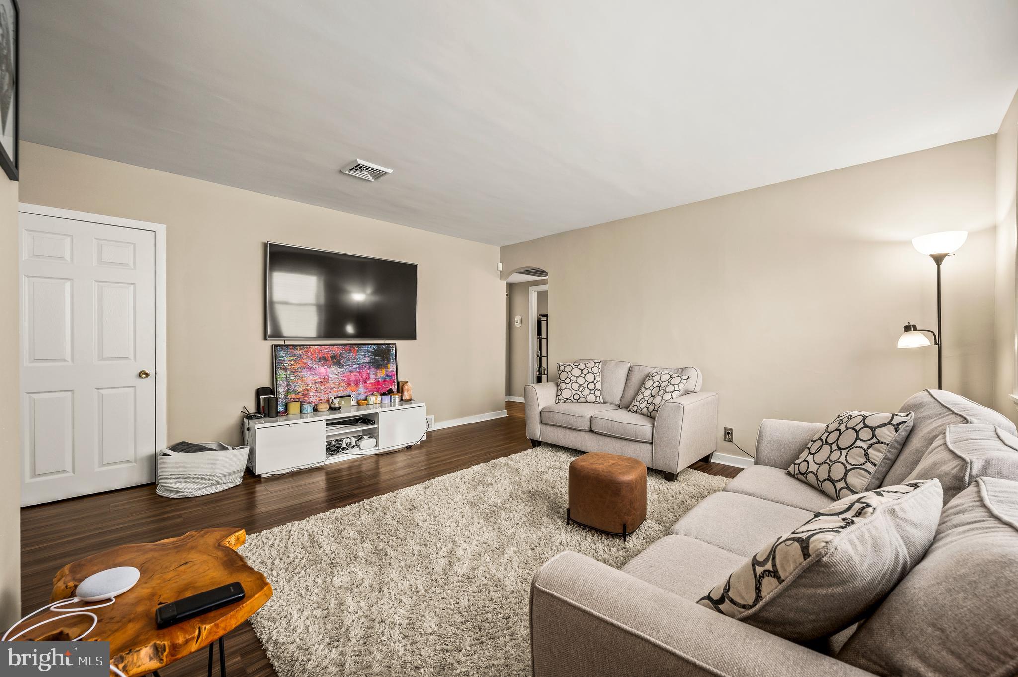 9226 Horatio Road Philadelphia, PA 19114 - Photo 4 of 20 Living Room