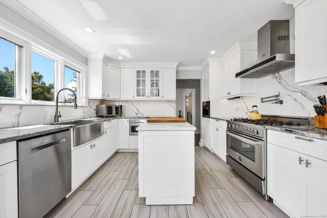 $1,650,000 | 175 Battery Park Drive, Bridgeport, CT 06605