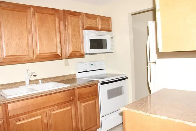 $2,250 | 1570 West 12th Court, Riviera Beach, FL 33404