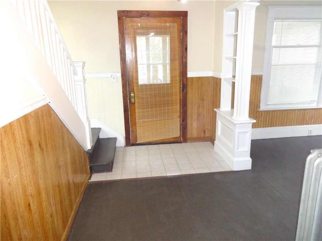 48 Holcomb Street Rochester, NY 14612 - Photo 13 of 24 Foyer