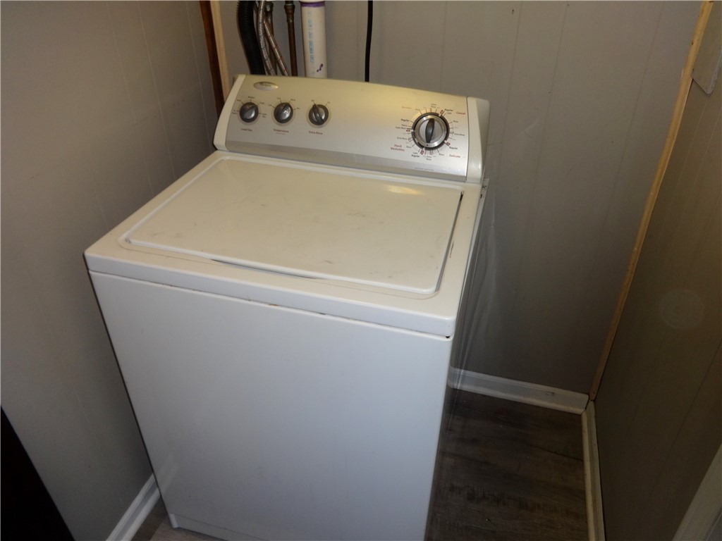 48 Holcomb Street Rochester, NY 14612 - Photo 15 of 24 Washer off kitchen