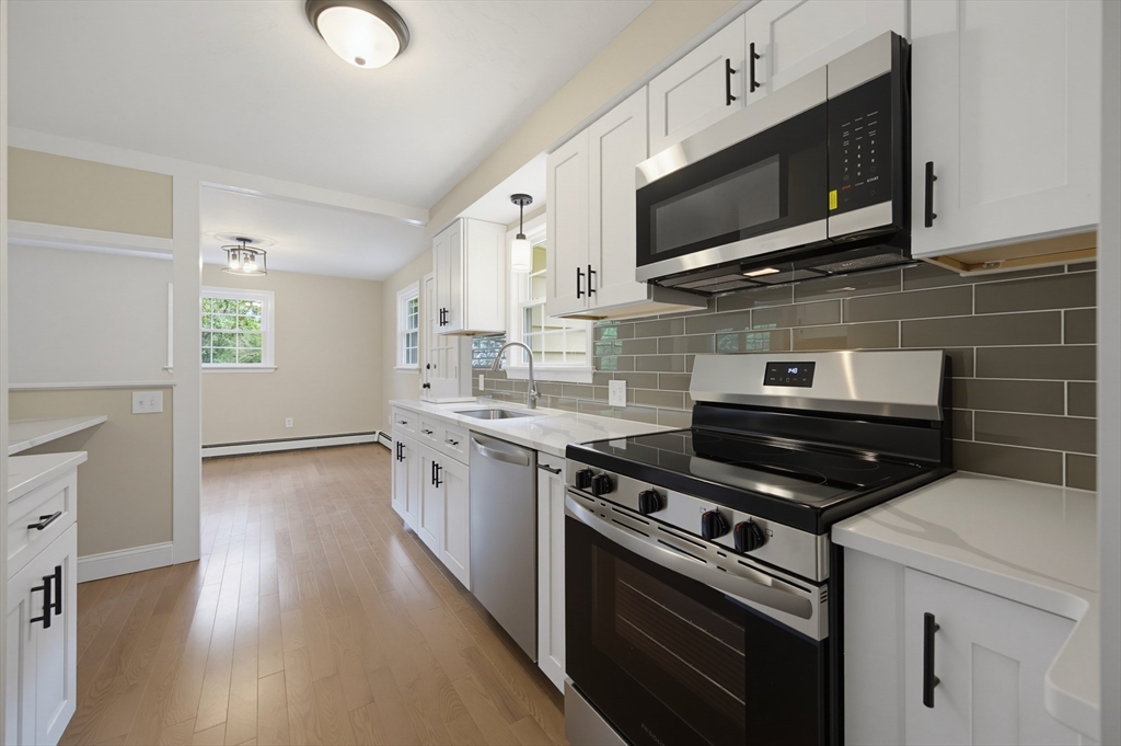 385 River Road Uxbridge, MA 01569 - Photo 13 of 34