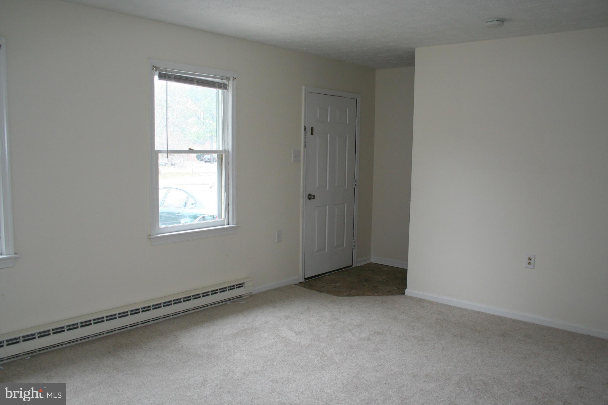 207 Brunswick Road Stephens City, VA 22655 - Photo 2 of 12 Living Room