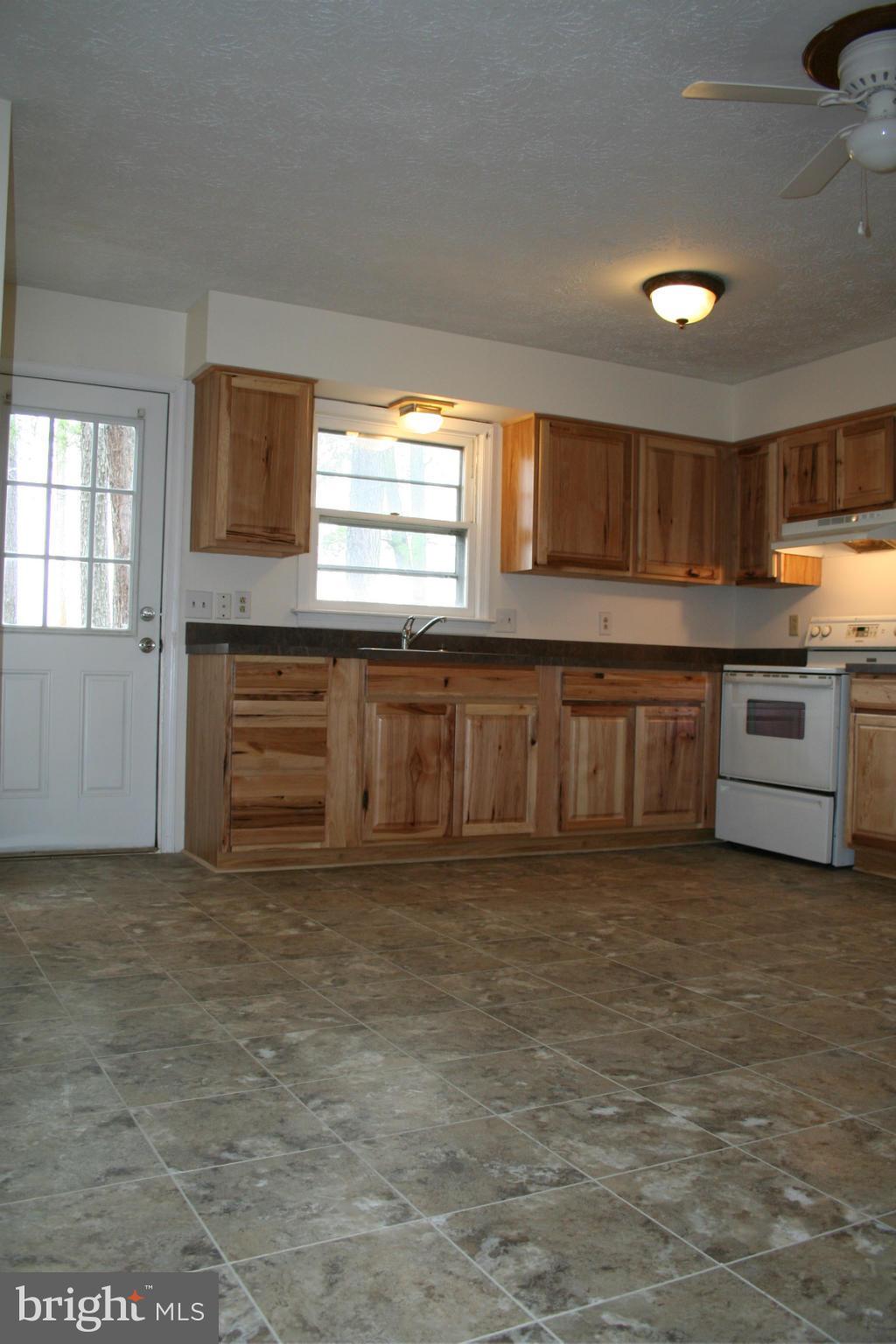 207 Brunswick Road Stephens City, VA 22655 - Photo 4 of 12 Kitchen