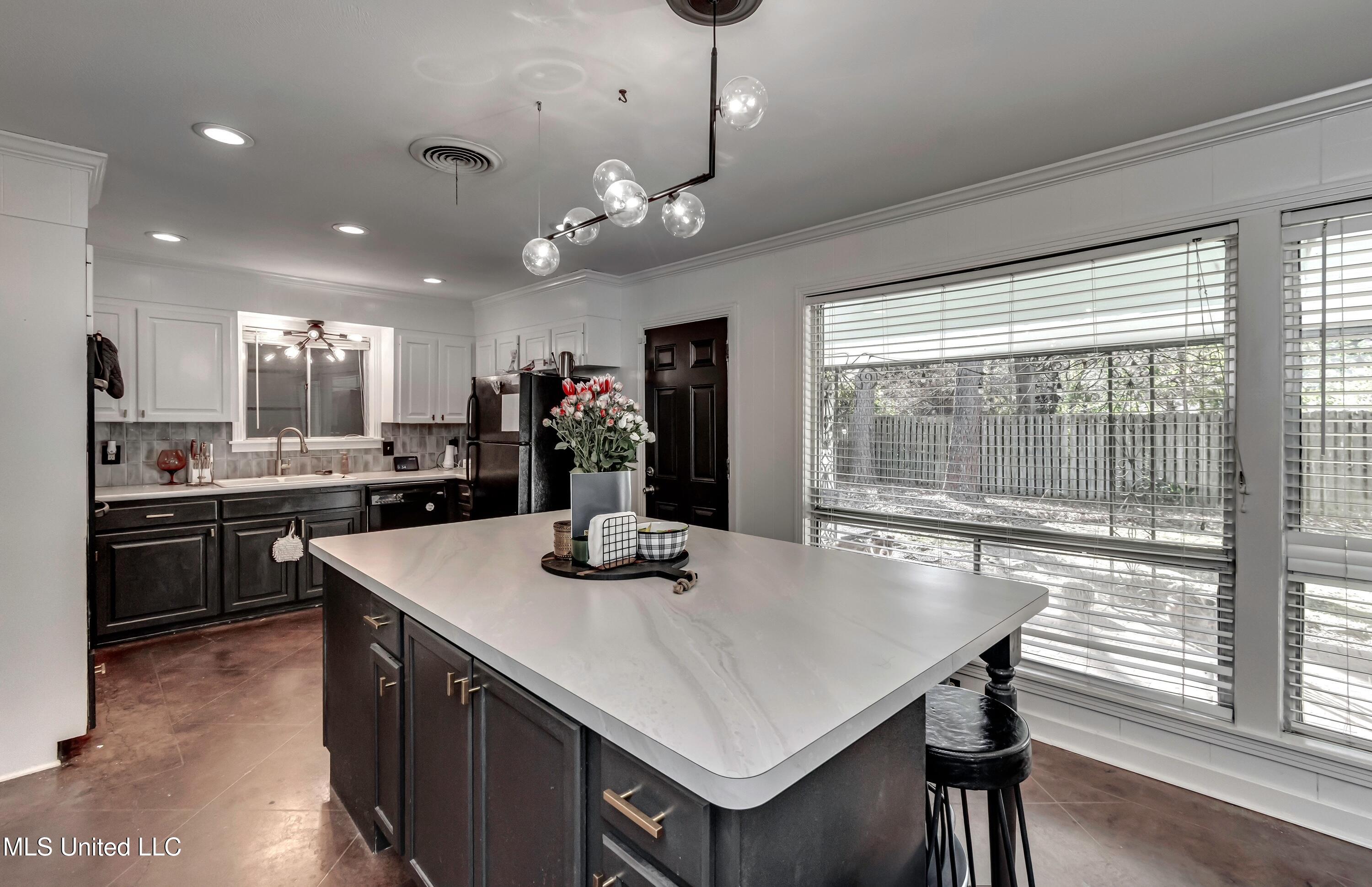 1429 East Northside Drive Jackson, MS 39211 - Photo 14 of 36 Facetune_20-01-2026-08-37-16