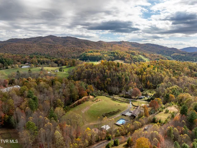 $672,900 | 185 Deer Tracks Circle, Mountain City, TN 37683