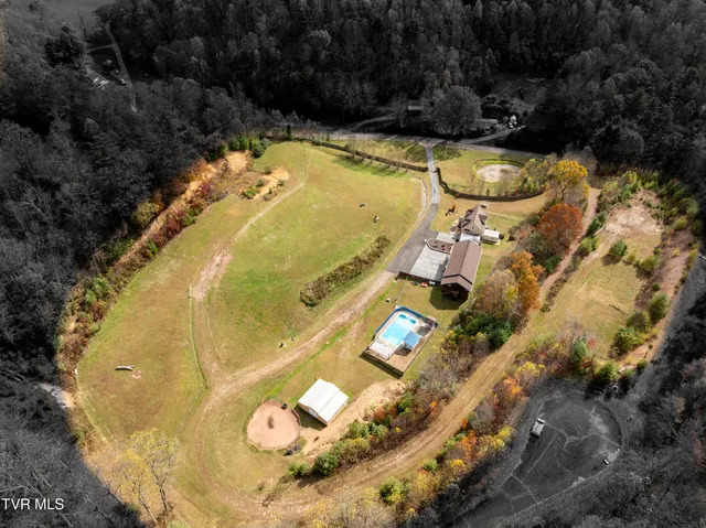 $672,900 | 185 Deer Tracks Circle, Mountain City, TN 37683