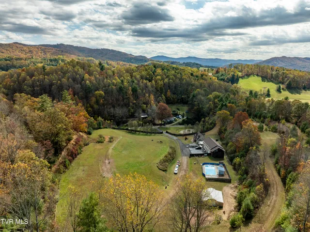 $672,900 | 185 Deer Tracks Circle, Mountain City, TN 37683