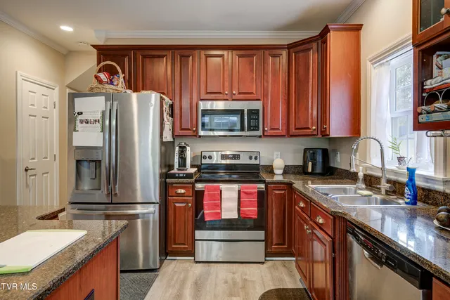 $672,900 | 185 Deer Tracks Circle, Mountain City, TN 37683