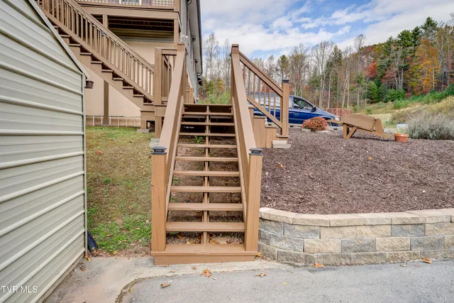 $672,900 | 185 Deer Tracks Circle, Mountain City, TN 37683