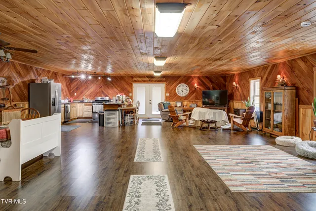 $672,900 | 185 Deer Tracks Circle, Mountain City, TN 37683