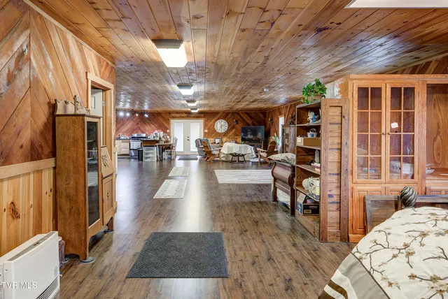 $672,900 | 185 Deer Tracks Circle, Mountain City, TN 37683