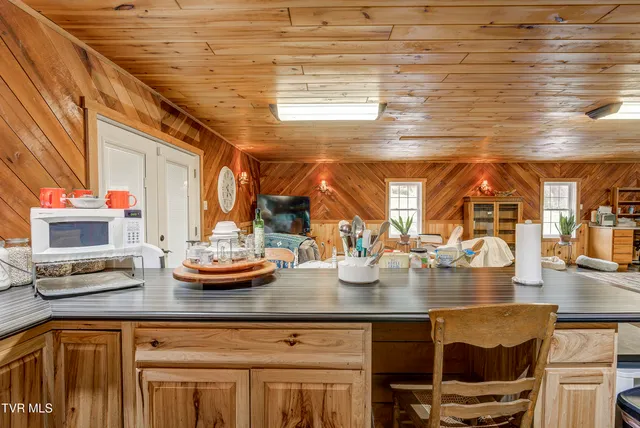 $672,900 | 185 Deer Tracks Circle, Mountain City, TN 37683