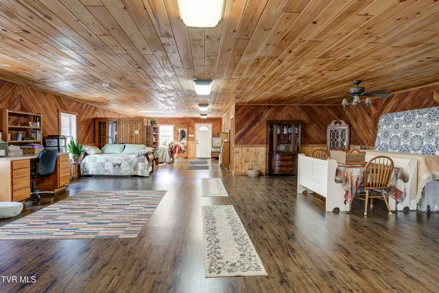 $672,900 | 185 Deer Tracks Circle, Mountain City, TN 37683